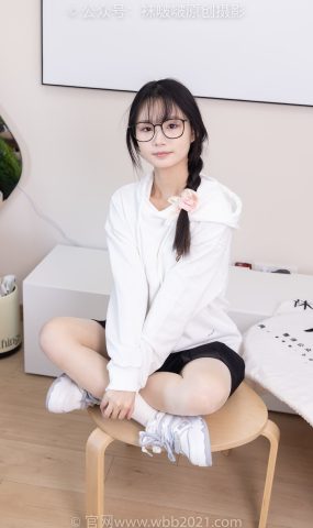 [BoBoSocks袜啵啵]NO.368 甜甜圈-运动鞋、白棉袜、油亮肉丝[160P]