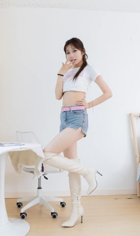 勿恋传媒 NO.2366 泡泡-高跟长靴、薄肉丝、裸足[107P]