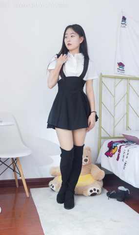 勿恋传媒 NO.1671 美兔-办公的一天[200P]