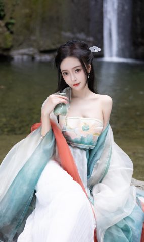 王馨瑶Yanni – 绿色古装-瀑布[48P]