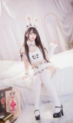 神楽板真冬 – 毛绒白兔[75P]