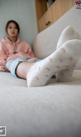 勿恋传媒 No.071 可爱小解解搭配白色nike板鞋 [171P]