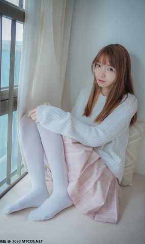 [喵糖映画] VOL.077 粉格裙的眼镜娘 在现浏览