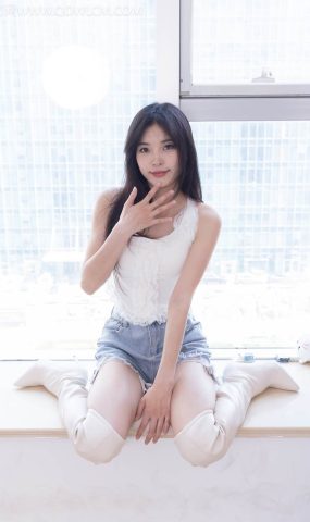 勿恋传媒 NO.2447 茯苓-高跟长靴、白棉袜、裸足[141P]