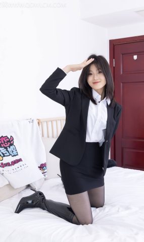 勿恋传媒 NO.2306 青柠-高跟长靴、薄黑丝、ol至服[260P]