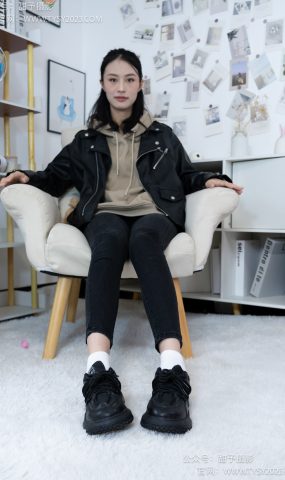 甜予摄影 NO.014 肉肉-运动鞋、白棉袜、裸足[116P]