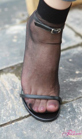 Fannie芬妮每足园 No.031 薄如蝉翼 轻若烟2 [65P]