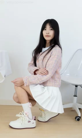 勿恋传媒 NO.2563 茯苓-板鞋、白棉袜、裸足[200P]