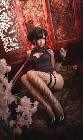 面饼仙儿 – 魔女旗袍[17P]