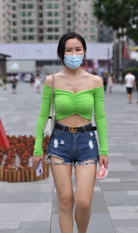 精选街拍作品 NO.1880 绿衣热裤高跟[84P]