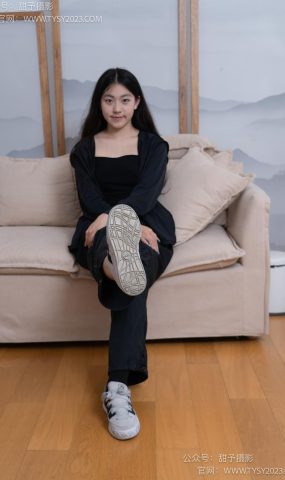 甜予摄影 NO.103期：小云-板鞋、黑棉袜、裸足、剪指甲泡脚剧情（完整版）[81P]