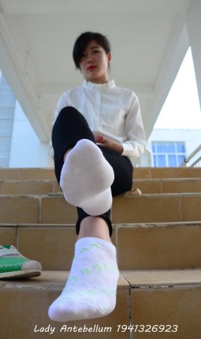 [战前女神] 美腿镁足精品摄影套图 040 [117P]