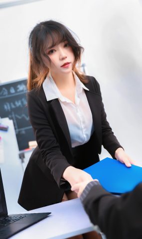 梓未 – 私蜜助理[16P]