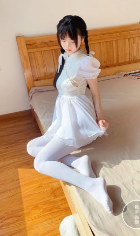 柴系小乖(稚乖画册)  – 夜夜 80D白丝嬉戏[49P]