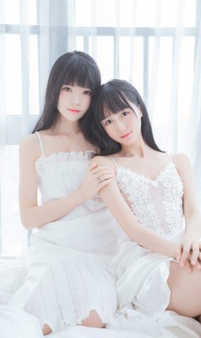 桜桃喵 & 木绵绵OwO –  朝(白裙×白裙) [58P]