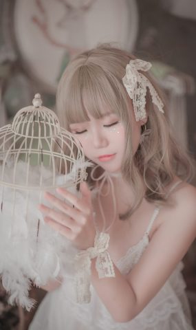 Yoko宅夏Cos – 白色丝质连衣裙 [26P-161MB]