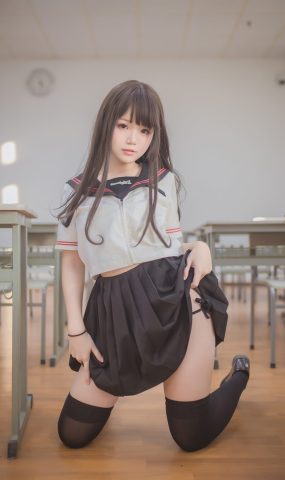 Yoko宅夏Cos – 黑丝JK [39P]