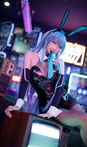 周叽是可爱兔兔 – 树城兔女郎 [28P]