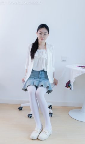 勿恋传媒 NO.2246 美兔-皮鞋、厚白丝、皮筋绑脚老头乐挠脚剧情[125P]