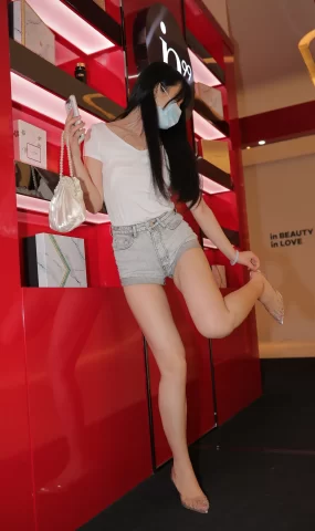 唯美街拍 NO.1065房东的猫 (1) [84P]